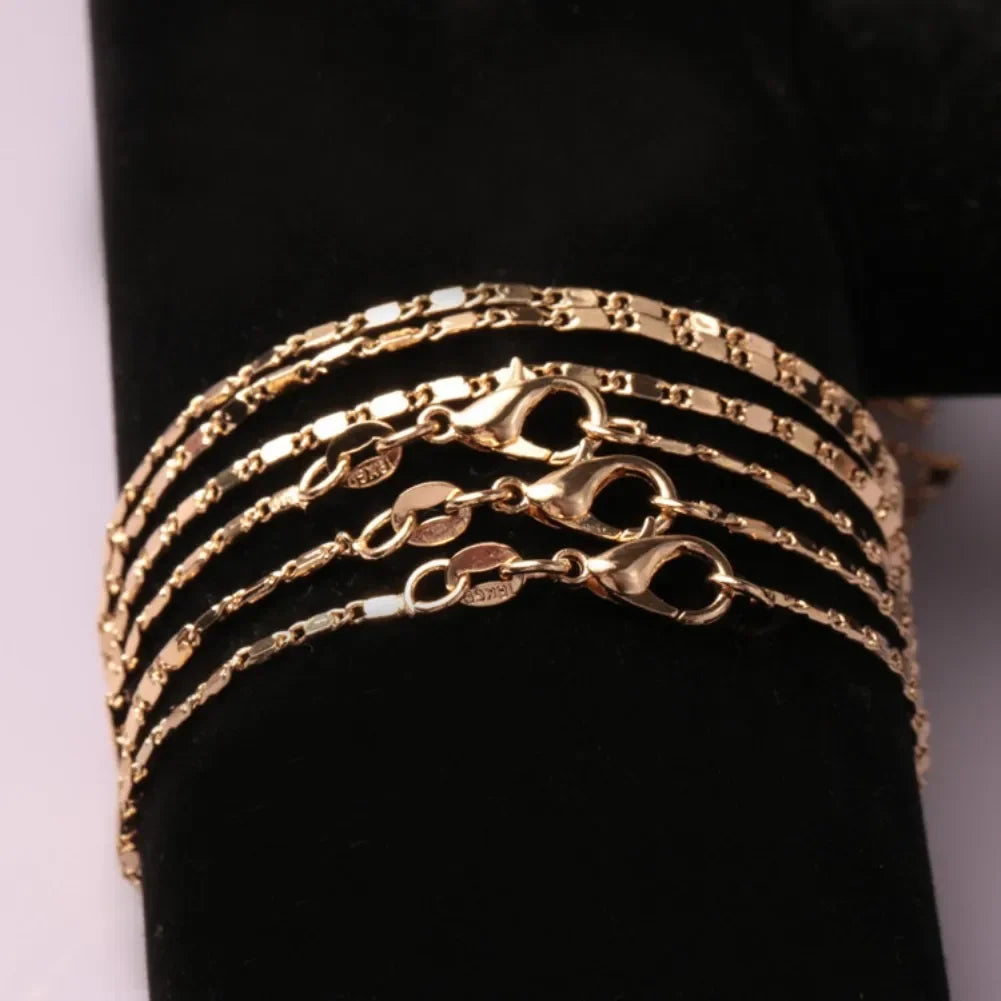 Collar Hilo de Oro Minimal - puesto