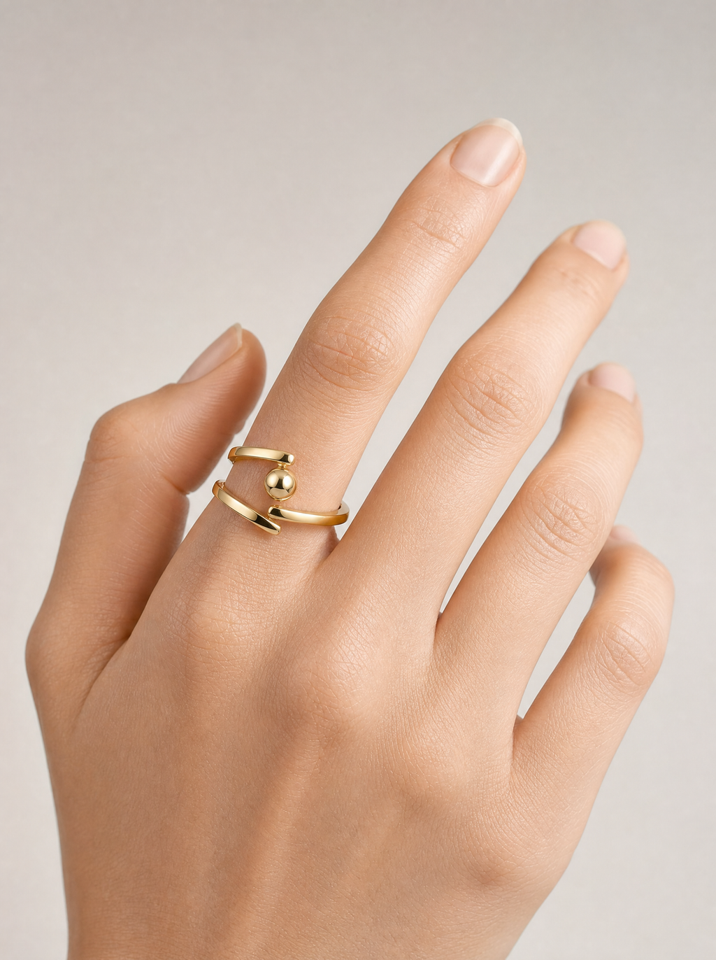 Naeva Anillo - closeup