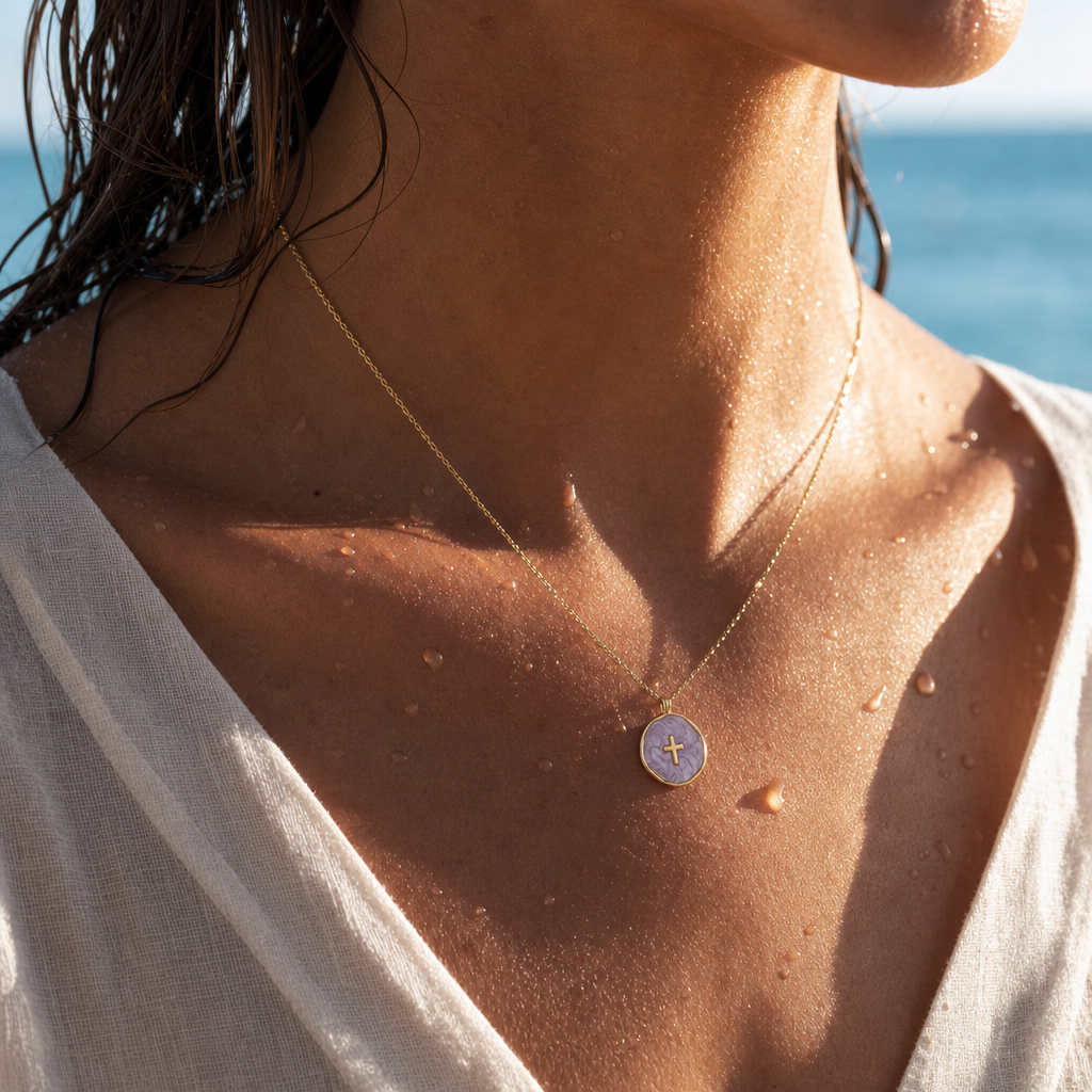 Collar Medalla Lila con Cruz