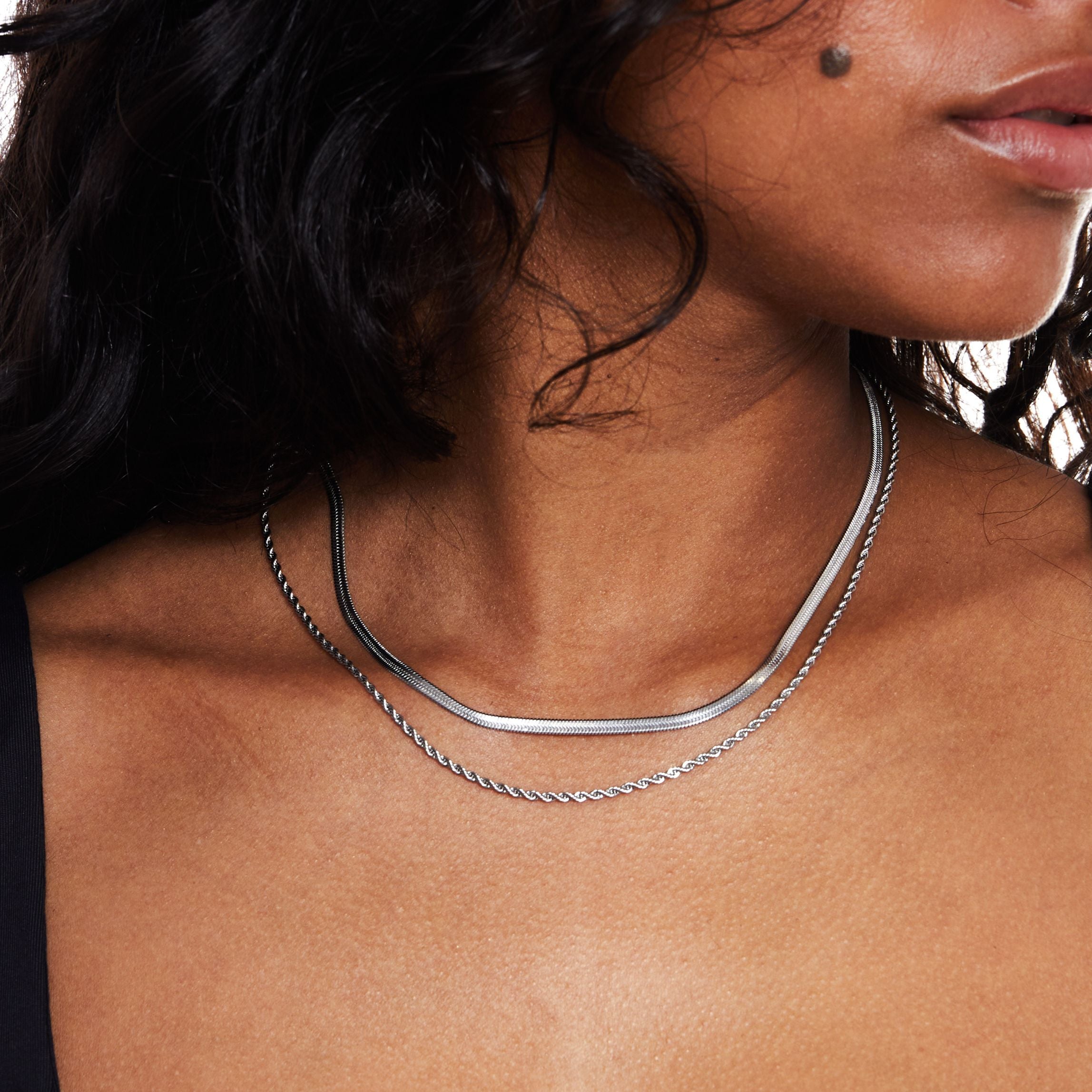 Collar capas plateado